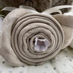 Babaajándék pólyában natúr színben